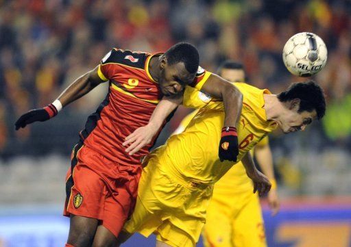 Belgium forward Christian Benteke (L) goes up for a header with Macedonia&#039;s Vance Sikov on March 26, 2013