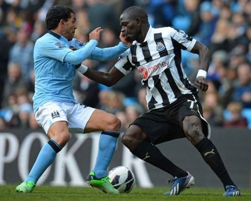 Manchester City's striker Carlos Tevez (L) vies with Newcastle United's midfielder Moussa Sissoko (R) on March 30, 2013