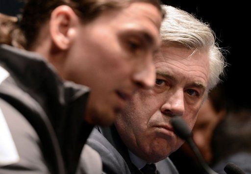 PSG&#039;s Zlatan Ibrahimovic (L) and Carlo Ancelotti give a press conference on April 1, 2013 at the Parc-des-Princes