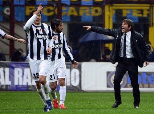 Juventus coach Antonio Conte (R) shouts from the sidelines during a Serie A match in Milan on March 30, 2013