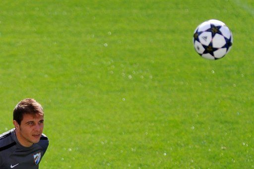 Malaga&#039;s midfielder Joaquin Sanchez eyes the ball during a training session on April 2, 2013 at Rosaleda stadium