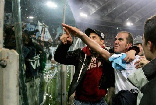 Paolo Di Canio gestures towards Lazio fans after a match against Roma at Rome&#039;s Olympic Stadium on January 6, 2005