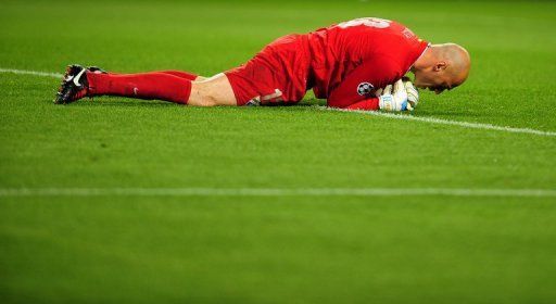 Malaga&#039;s goalkeeper Willy Caballero reacts after catching the ball in Malaga on April 3, 2013