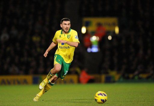 Norwich City&#039;s striker Robert Snodgrass runs with the ball at Carrow Road in Norwich, England on January 30, 2013