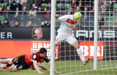 Paris Saint-Germain's forward Zlatan Ibrahimovic (R) scores a goal on April 6, 2013 in Rennes, western France