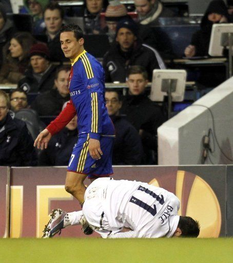 Tottenham&#039;s Gareth Bale lies injured during their Europa League match against Basel in London on April 4, 2013