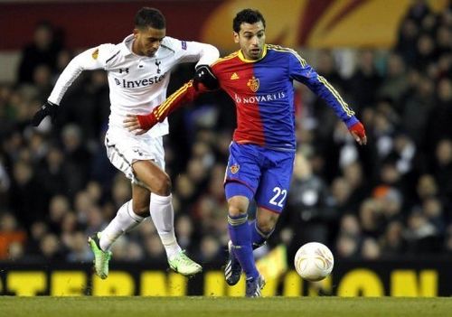 Tottenham's Kyle Naughton (L) and Basel's Mohamed Salah are pictured during their Europa League match on April 4, 2013