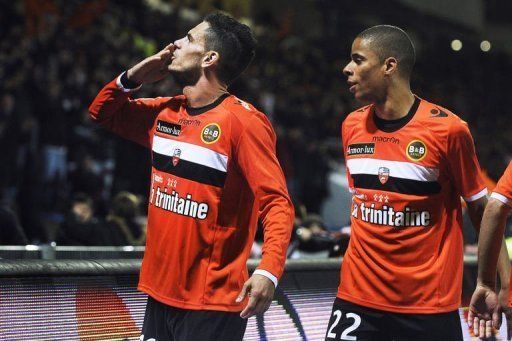 Lorient&#039;s forward Jeremie Aliadiere (L) celebrates with teammate Kevin Monnet-Paquet after scoring, April 13, 2013