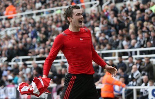 Sunderland midfielder Adam Johnson celebrates scoring his team&#039;s second goal in Newcastle Upon Tyne on April 14, 2013