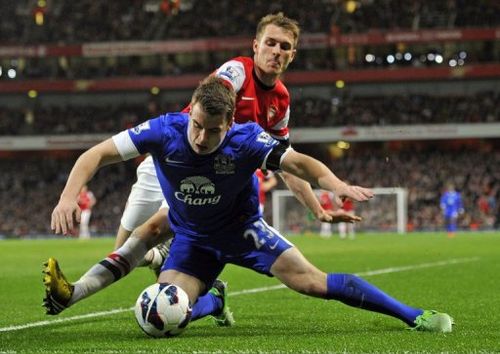 Everton's Seamas Coleman (L) fights for the ball with Arsenal's Aaron Ramsey, in London, on April 16, 2013