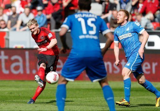 Leverkusen&#039;s striker Andre Schuerrle (L) shoots in Leverkusen, western Germany, on April 20, 2013
