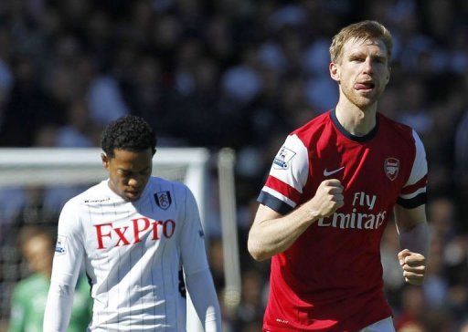 Arsenal&#039;s defender Per Mertesacker celebrates scoring at Craven Cottage in London on April 20, 2013