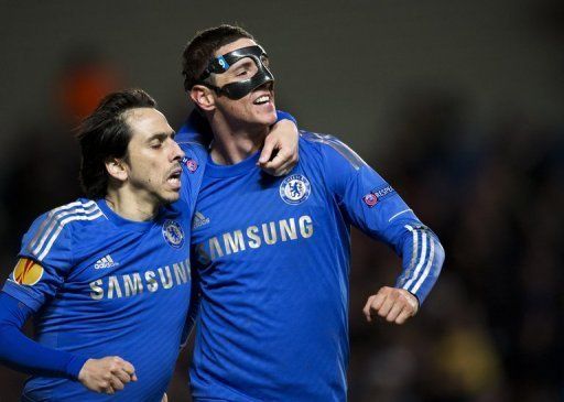 Chelsea&#039;s Yossi Benayoun (L) and Fernando Torres are pictured during a Europa League match in London on April 4, 2013
