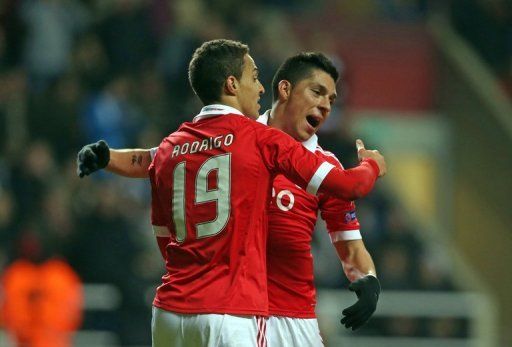 Benfica&#039;s Rodrigo (L) and Enzo Perez are pictured during a Europa League match in Newcastle, England on April 11, 2013