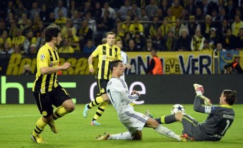 Real Madrid's Cristiano Ronaldo vies with Dortmund's goalkeeper Roman Weidenfeller (R) on April 24, 2013 in Dortmund