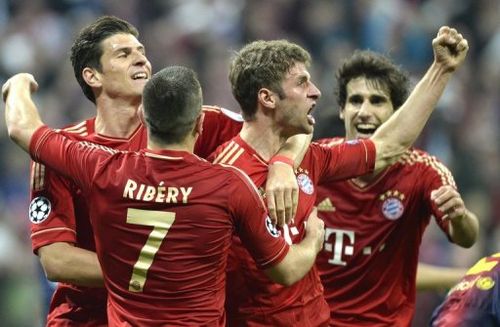 Bayern Munich's midfielder Thomas Mueller (2dR) against Barcelona on April 23, 2013 in Munich, Germany