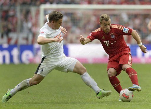 Bayern Munich&#039;s Xherdan Shaqiri (R) and Freiburg&#039;s Max Kruse fight for the ball in Munich, April 27, 2013