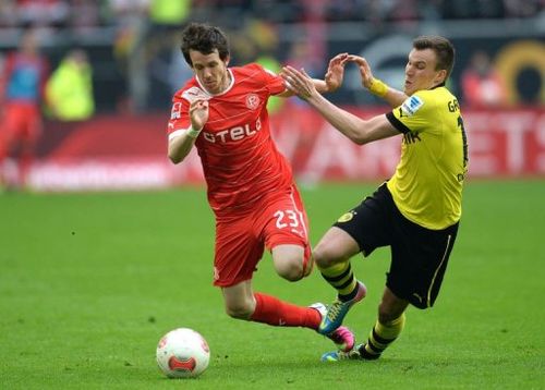 Dortmund's midfielder Kevin Grosskreutz (R) and Duesseldorf's midfielder Robbie Kruse fight for the ball, April 27, 2013