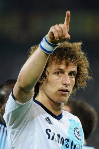 Chelsea&#039;s Brazilian defender David Luiz celebrates his winner against Basel on April 25, 2013