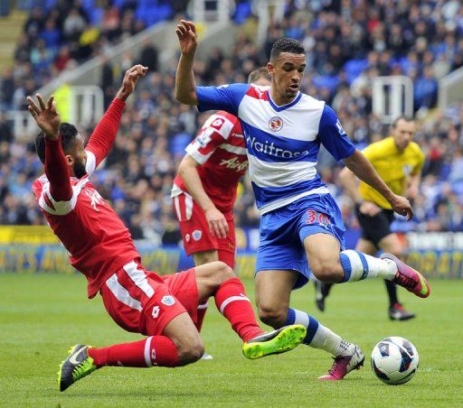 Reading striker Nick Blackman (right) vies with QPR&#039;s Armand Traore during their match in Reading on April 28, 2013