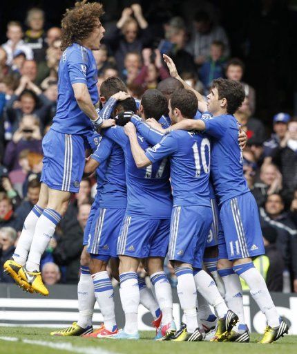Chelsea celebrates English midfielder Frank Lampard&#039;s goal in London on April 28, 2013.