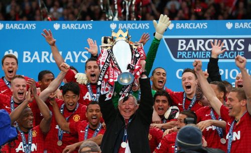 MANCHESTER, ENGLAND - MAY 12:  Manchester United Manager Sir Alex Ferguson lifts the Premier League trophy following the Barclays Premier League match between Manchester United and Swansea City at Old Trafford on May 12, 2013 in Manchester, England.  (Photo by Alex Livesey/Getty Images)