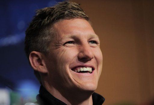 Bayern Munich&#039;s German Bastian Schweinsteiger smiles during a press conference in Barcelona on April 30, 2013