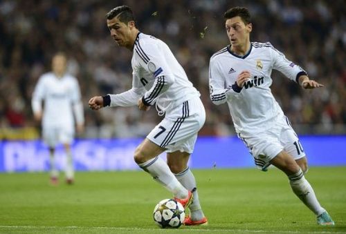 Real Madrid's Cristiano Ronaldo (L) controls the ball next to Mesut Ozil in Madrid on April 30, 2013