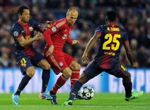 Barcelona&#039;s Adriano (L) and Alex Song try to stop Bayern Munich&#039;s Arjen Robben during their match on May 1, 2013