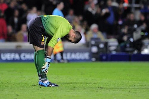 Barcelona's goalkeeper Victor Valdes takes a rest during the match against Bayern Munich in Barcelona on May 1, 2013