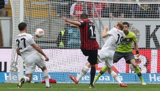 Frankfurt&#039;s midfielder Alexander Meier (C) tries to score in Frankfurt am Main, central Germany, on May 4, 2013