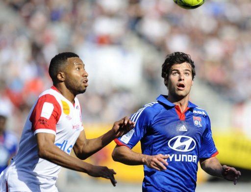 Nancy&#039;s Jordan Loties (L) fights for the ball with Lyon&#039;s Yoann Gourcuff at Marcel Picot Stadium, on May 5, 2013