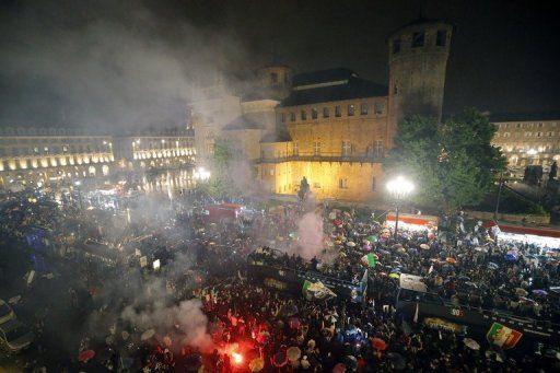 Juventus players and fans celebrate in the Piazza del Castello in Turin after winning the Serie A title, on May 5, 2013