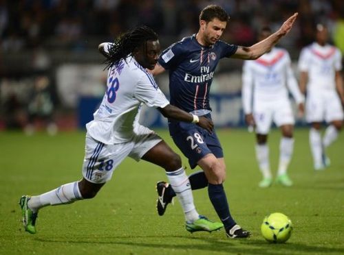 Paris Saint-Germain's Thiago Motta (R) and Lyon's Bafetimbi Gomis are pictured during their match on May 12, 2013