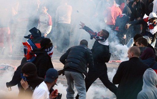 Paris Saint Germain supporters clash with police in Paris on May 13, 2013