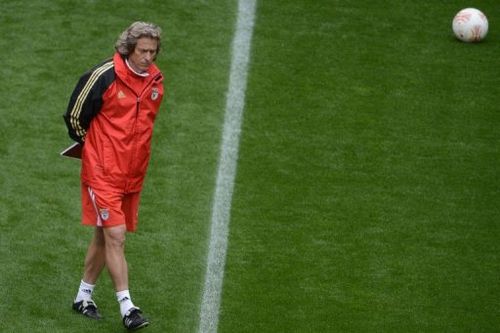 Benfica's headcoach Jorge Jesus leads a training session at the Amsterdam Arena in Amsterdam on May 14, 2013