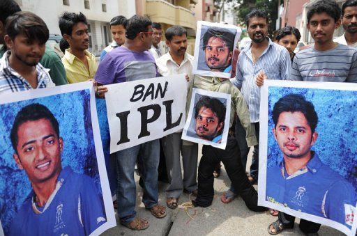 People in Bangalore protest on May 16, 2013 against 3 Indian cricketers over their alleged involvement in match fixing