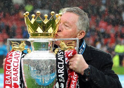 Alex Ferguson kisses the Premier League trophy at Old Trafford on May 12, 2013