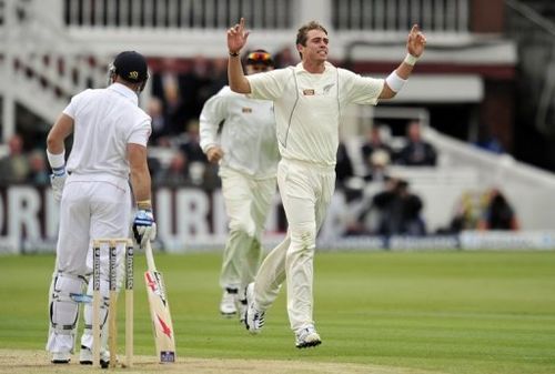 Tim Southee (R) celebrates taking the wicket of Matt Prior (L) at Lord's on May 17, 2013