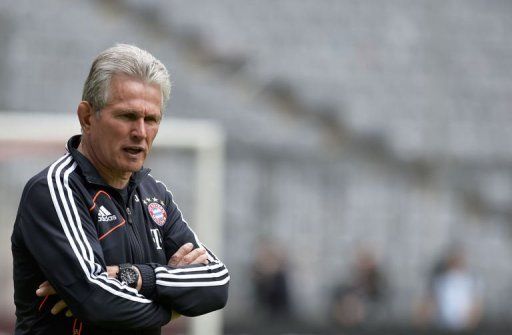 Bayern Munich&#039;s German head coach Jupp Heynckes gives instructions to his players in Munich, May 14, 2013