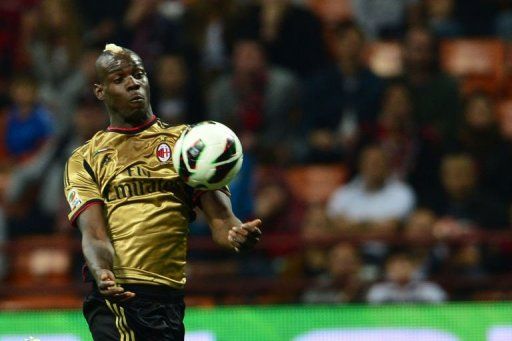 AC Milan&#039;s Mario Balotelli keeps the ball to himself in the match against  AS Roma in Milan, on May 12, 2013