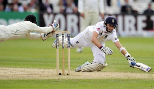 England&#039;s Joe Root narrowly avoids being run out by New Zealand&#039;s BJ Watling in London on May 18, 2013