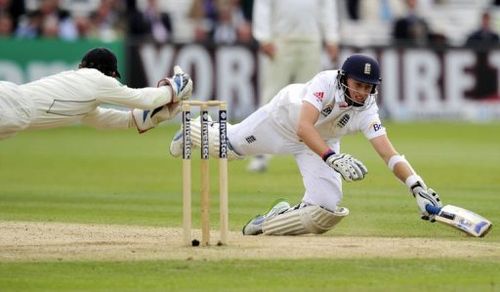 England's Joe Root narrowly avoids being run out by New Zealand's BJ Watling in London on May 18, 2013