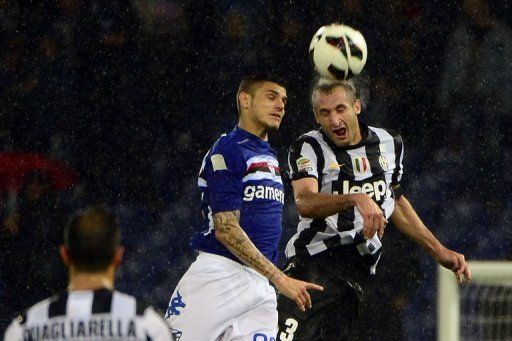 Sampdoria&#039;s Maximiliano Lopez (L) fights for the ball with Juventus&#039; Giorgio Chiellini on May 18, 2013 in Genoa