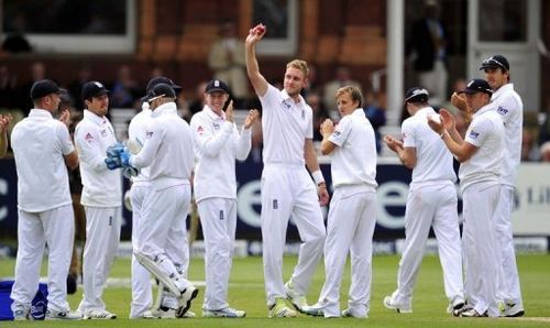 Stuart Broad celebrates taking five wickets during the first Test match against N.Zealand, in London, on May 19, 2013