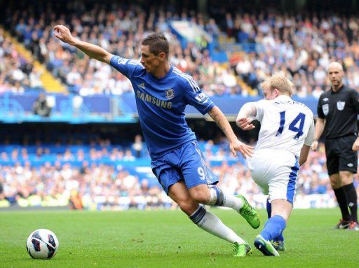 Chelsea&#039;s Fernando Torres (L) vies with Everton&#039;s Steven Naismith in London on May 19, 2013