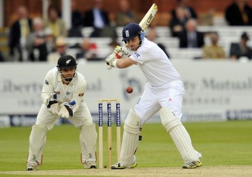 England's Ian Bell (R) plays a shot as New Zealand wicketkeeper BJ Watling looks at Lord's on May 16, 2013