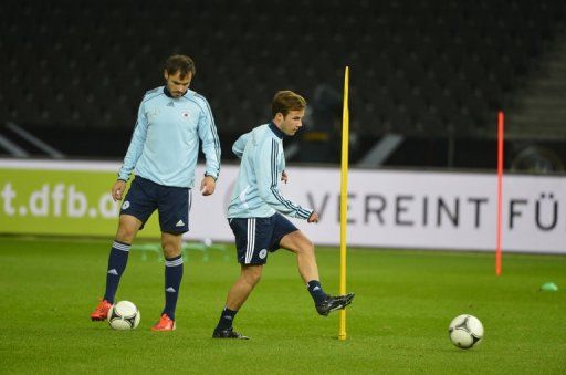Mats Hummels (left) and Mario Goetze take part in a training session at Berlin&#039;s Olympic Stadium, on October 15, 2012