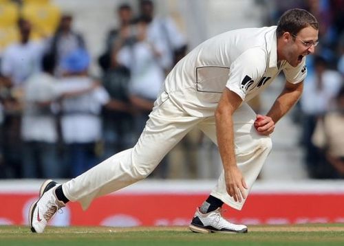 New Zealand's Daniel Vettori takes a catch during the third Test against India in Nagpur on November 21, 2010