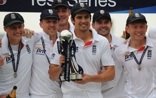 England's Alastair Cook (C) with teammates as England celebrates a series win vs New Zealand in Leeds on May 28, 2013